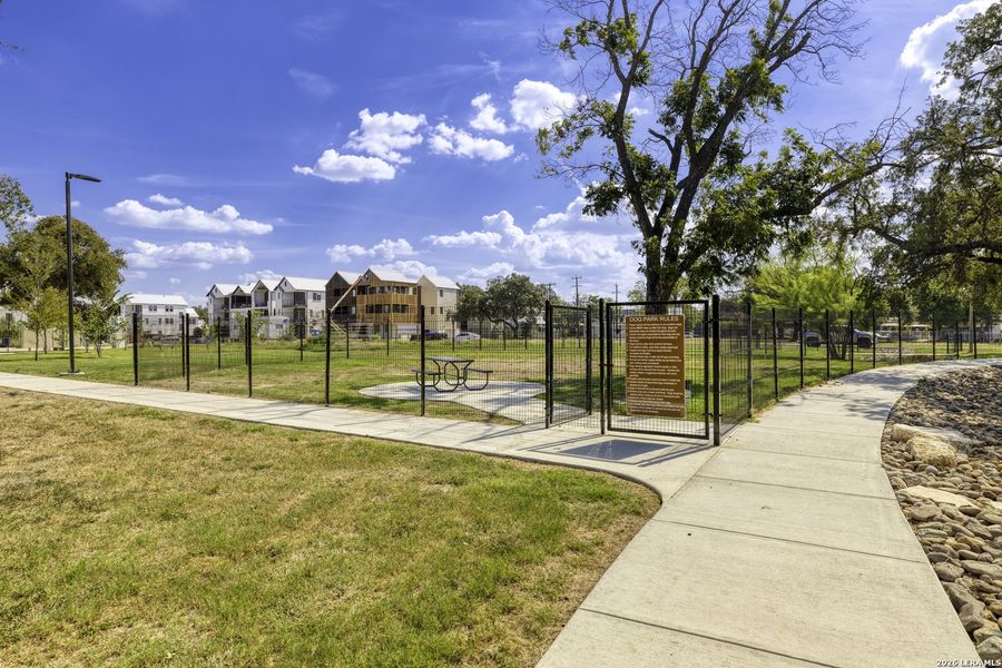 Community amenities in , San Antonio (Image 33).