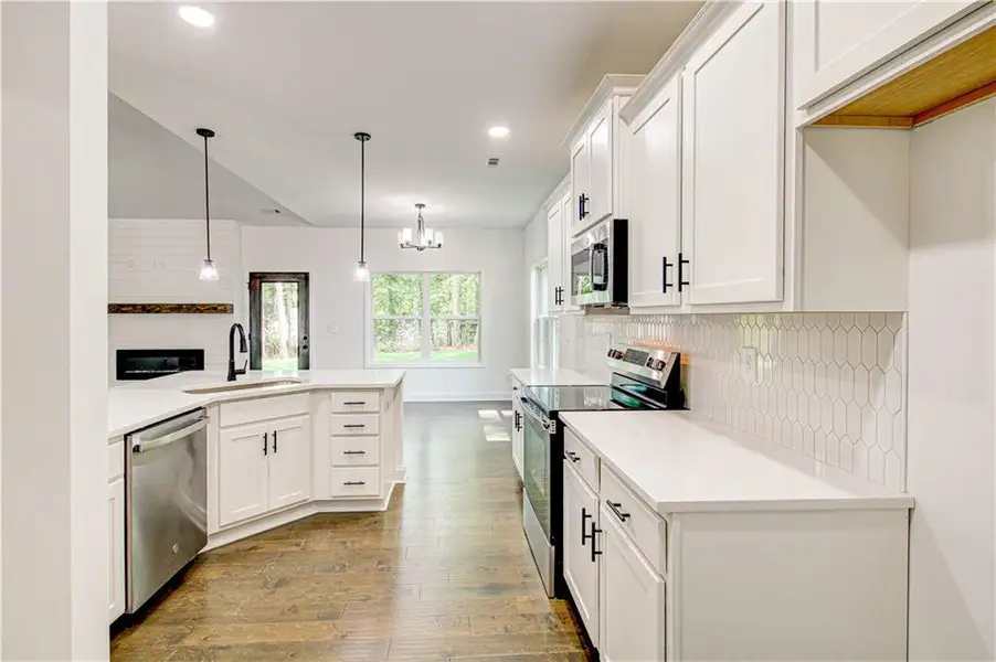 Furnished interior view inside a new home in , Villa Rica (Image 9).