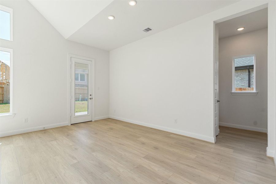Spacious, unfurnished interior of a new home in Brookewater, Rosenberg (Image 17).