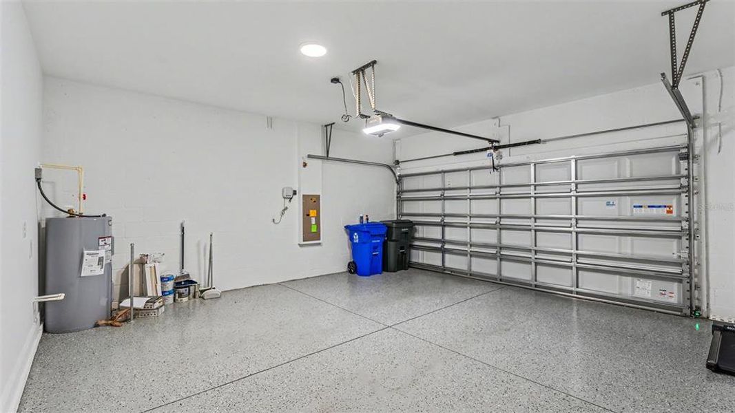 Spacious, unfurnished interior of a new home in , Lakeland (Image 25).