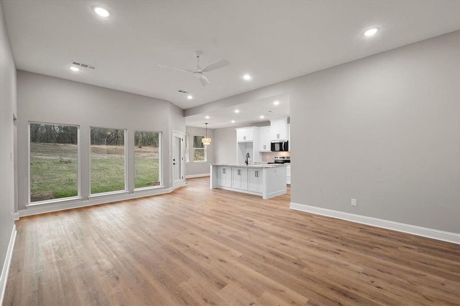 Spacious, unfurnished interior of a new home in , Corsicana (Image 18).