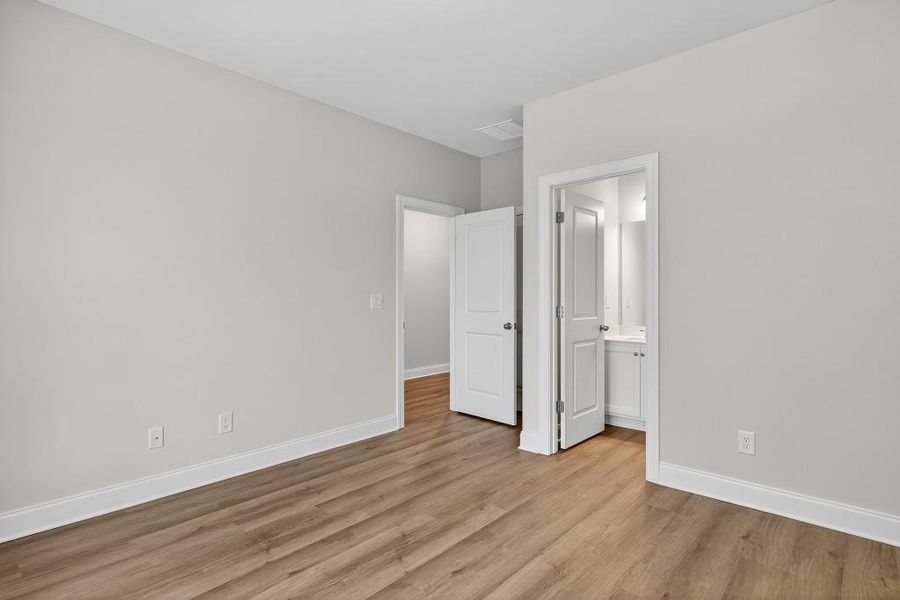 Spacious, unfurnished interior of a new home in Hemingway, Flowery Branch (Image 15).