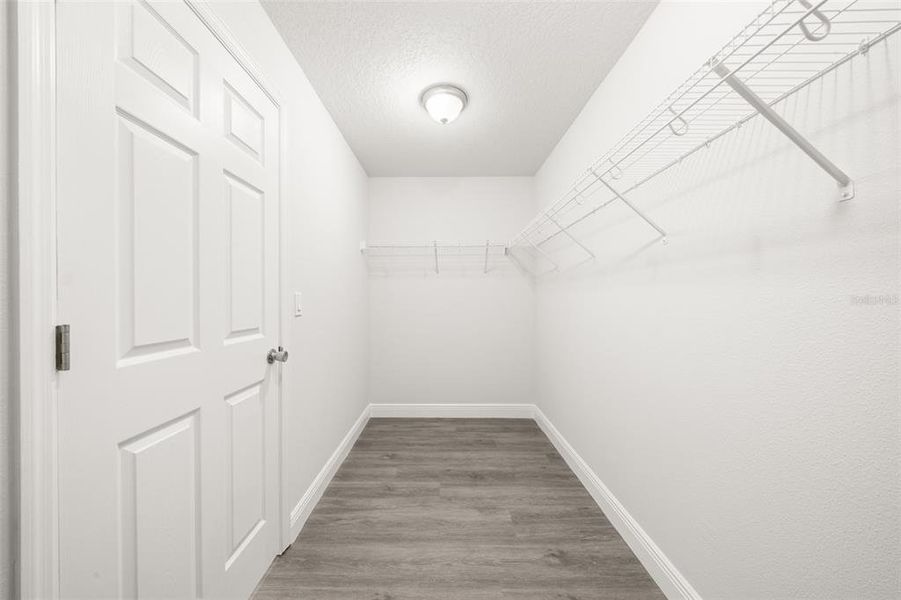 Spacious, unfurnished interior of a new home in , Sebring (Image 37).