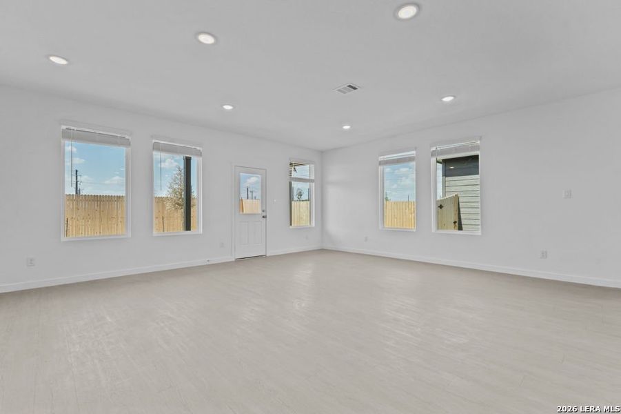 Spacious, unfurnished interior of a new home in Grace Gardens, San Antonio (Image 18). Spacious, unfurnished interior of a new home in Grace Gardens, San Antonio (Image 18).