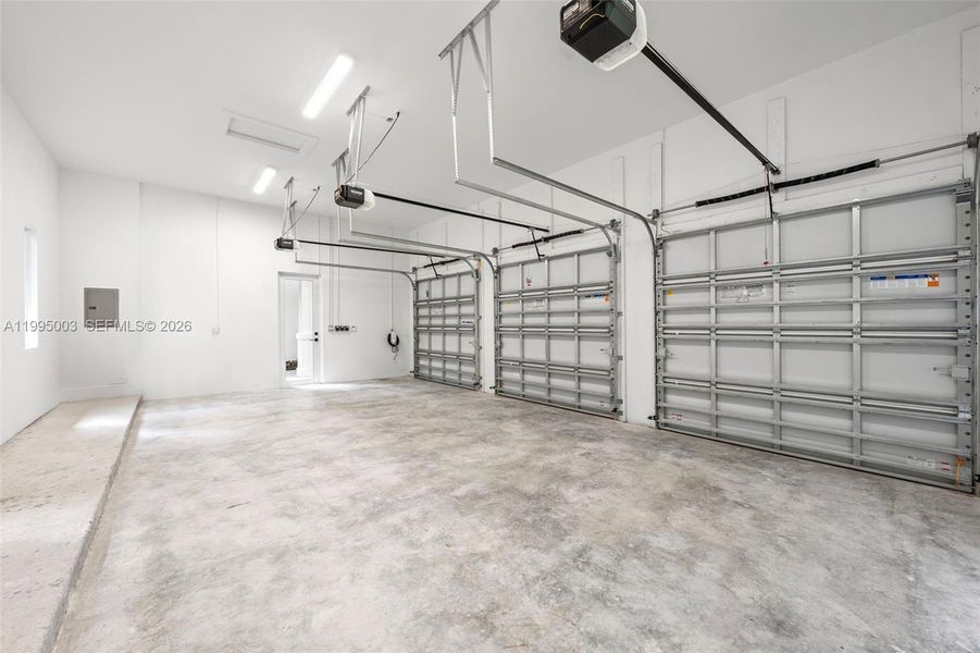 Spacious, unfurnished interior of a new home in , Pinecrest (Image 45).
