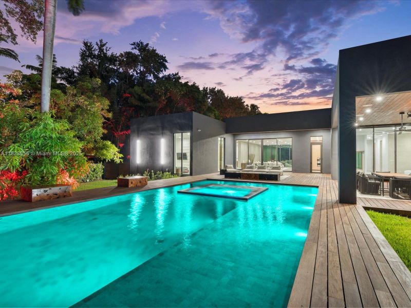 Exterior details and patio area of a home in , Miami (Image 40).