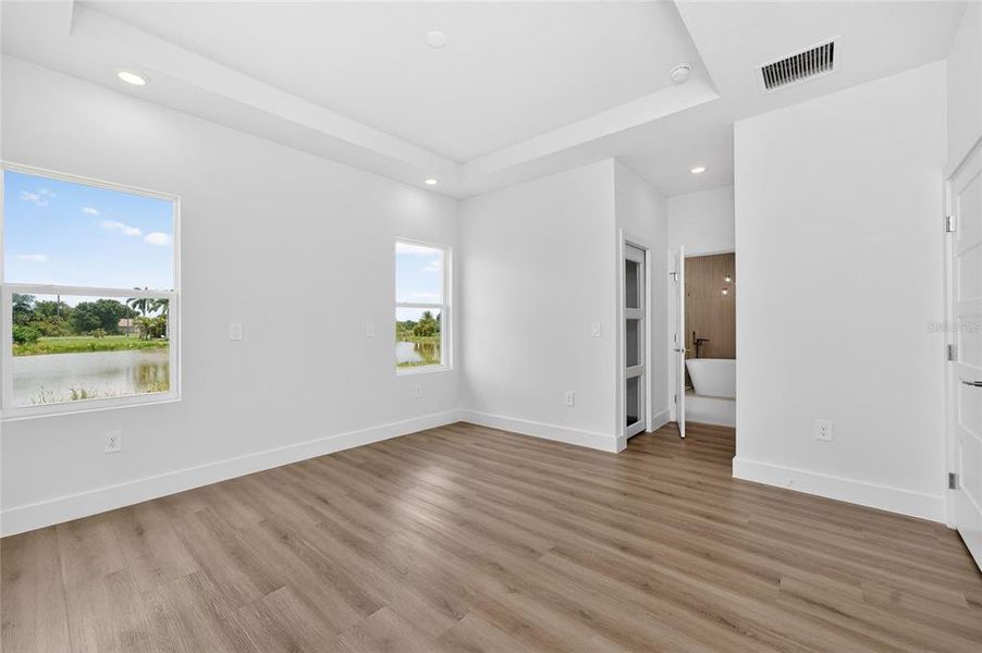 Spacious, unfurnished interior of a new home in , Rotonda West (Image 35).