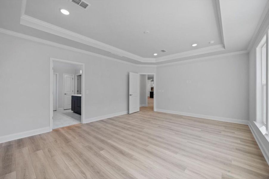 Spacious, unfurnished interior of a new home in Sea Island Preserve, Johns Island (Image 14).