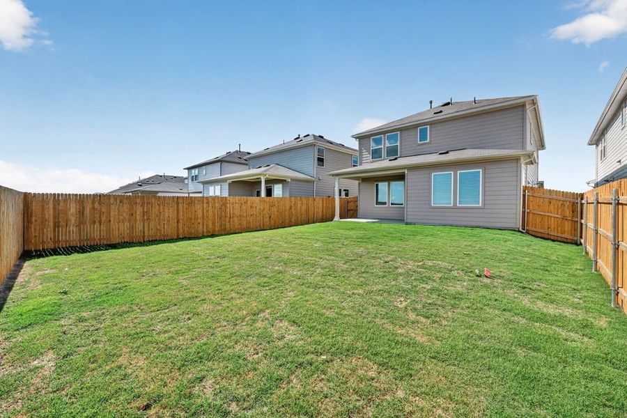 Exterior details and patio area of a home in Longview, Del Valle (Image 15).