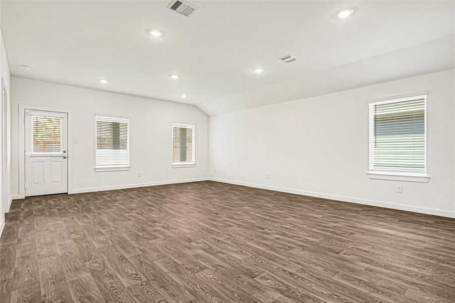 Spacious, unfurnished interior of a new home in Holly Ridge, Rosenberg (Image 38).