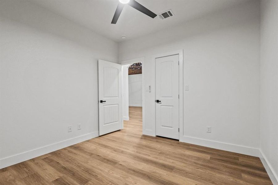 Spacious, unfurnished interior of a new home in , Bonham (Image 33).