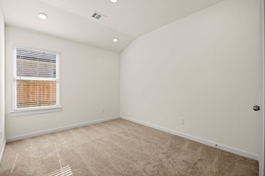 Spacious, unfurnished interior of a new home in Ashland, Houston (Image 27).