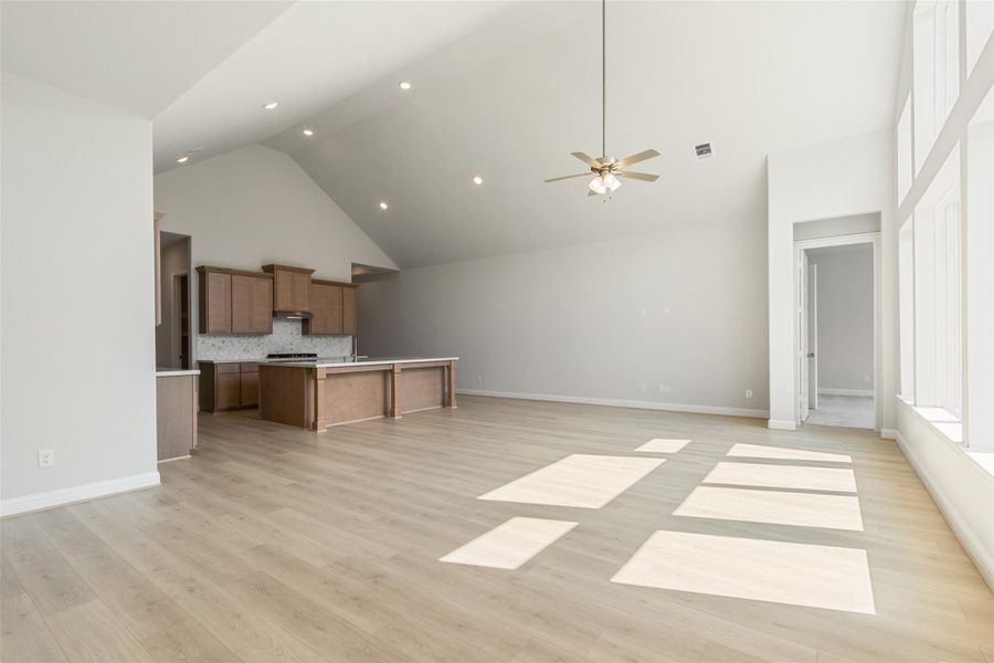 Spacious, unfurnished interior of a new home in Brookewater, Rosenberg (Image 32).