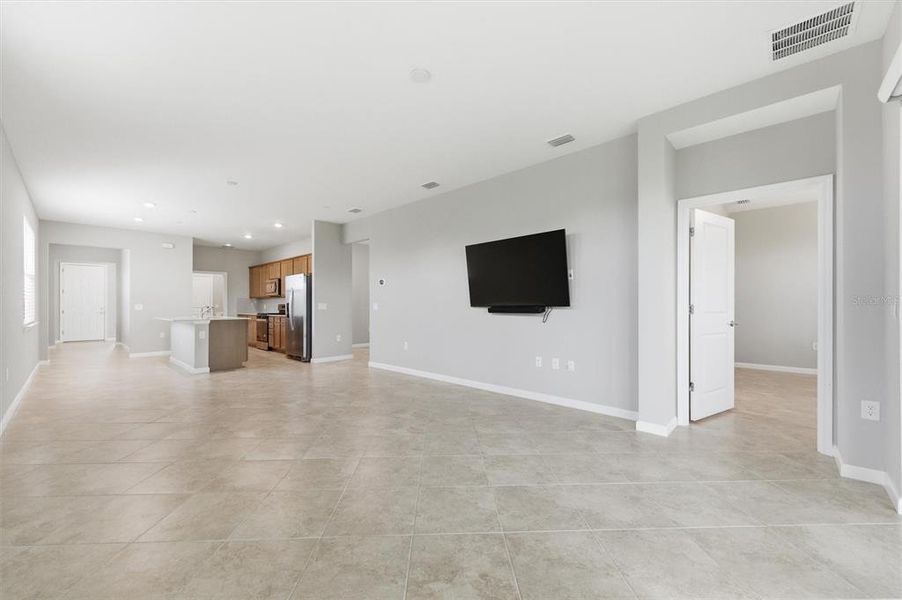 Spacious, unfurnished interior of a new home in , North Port (Image 14).