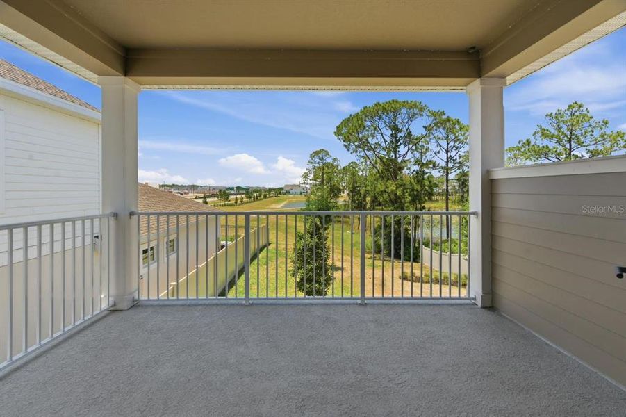 Exterior details and patio area of a home in , Winter Garden (Image 3).