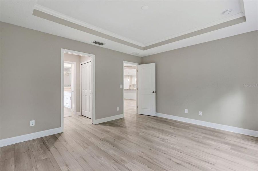 Spacious, unfurnished interior of a new home in , Englewood (Image 29).