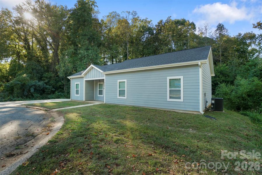 Exterior details and patio area of a home in , Charlotte (Image 23).