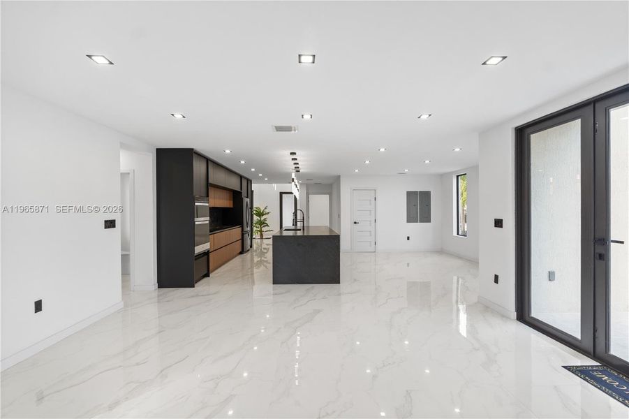 Spacious, unfurnished interior of a new home in , Miami (Image 35).