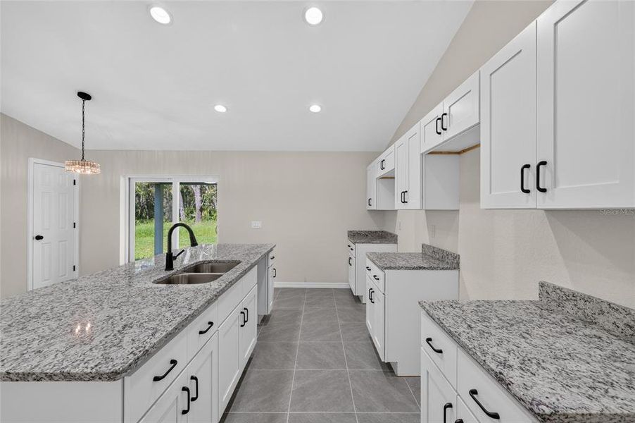 Furnished interior view inside a new home in , Ocklawaha (Image 7).