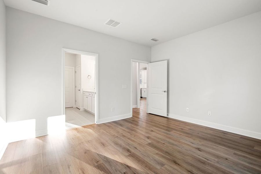 Spacious, unfurnished interior of a new home in Sun City Hilton Head, Bluffton (Image 15).