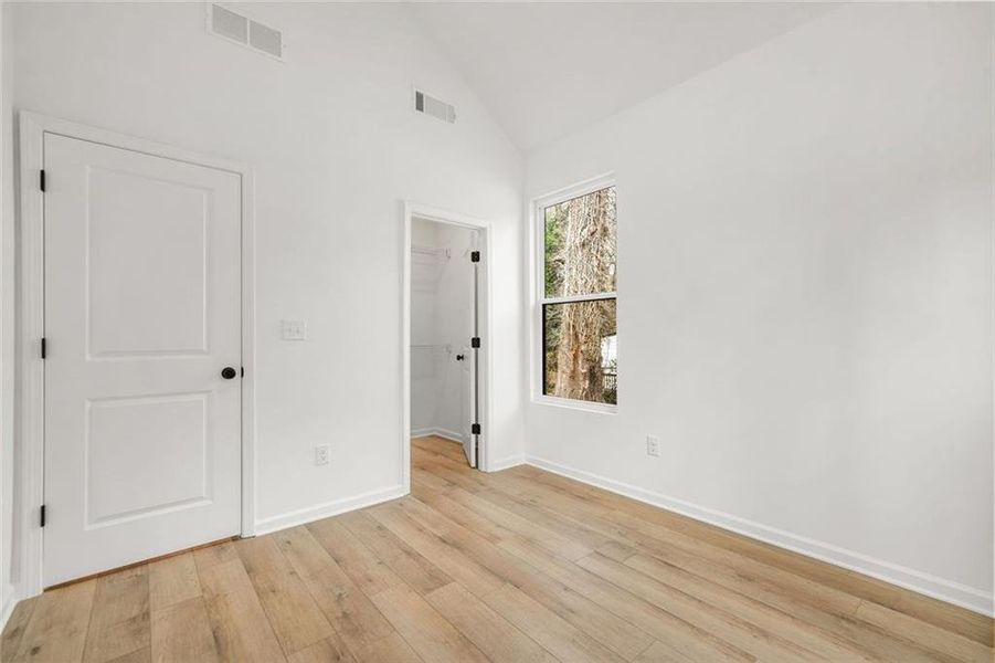 Spacious, unfurnished interior of a new home in , Atlanta (Image 23).