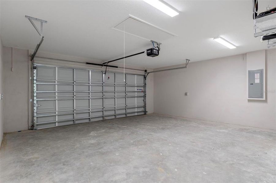 Spacious, unfurnished interior of a new home in , Dunnellon (Image 38).