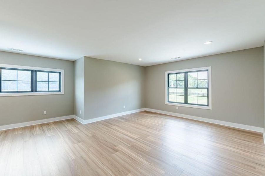 Spacious, unfurnished interior of a new home in , Bremen (Image 43).