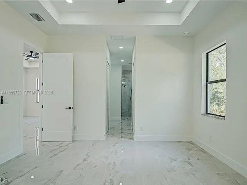 Spacious, unfurnished interior of a new home in , Lehigh Acres (Image 29).