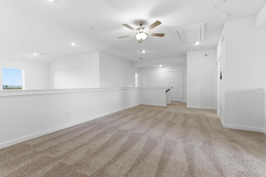 Spacious, unfurnished interior of a new home in , Iowa Colony (Image 37).