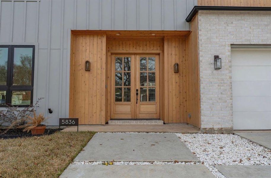 Exterior details and patio area of a home in , Dallas (Image 3).