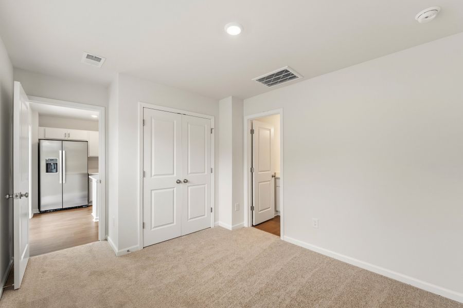 Spacious, unfurnished interior of a new home in Evergreen, Spartanburg (Image 20).
