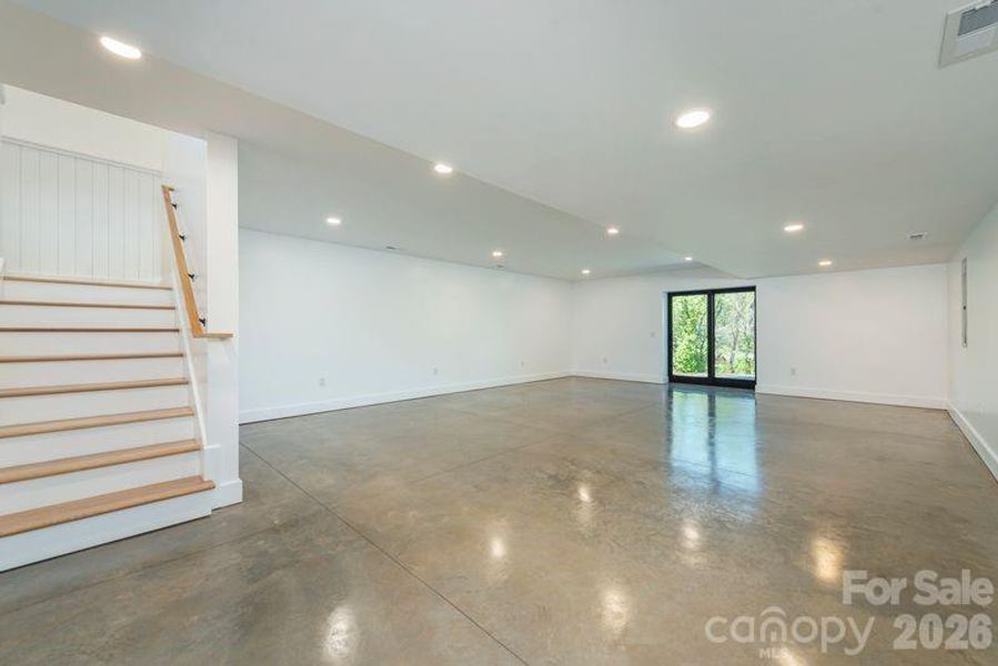 Spacious, unfurnished interior of a new home in , Asheville (Image 20).