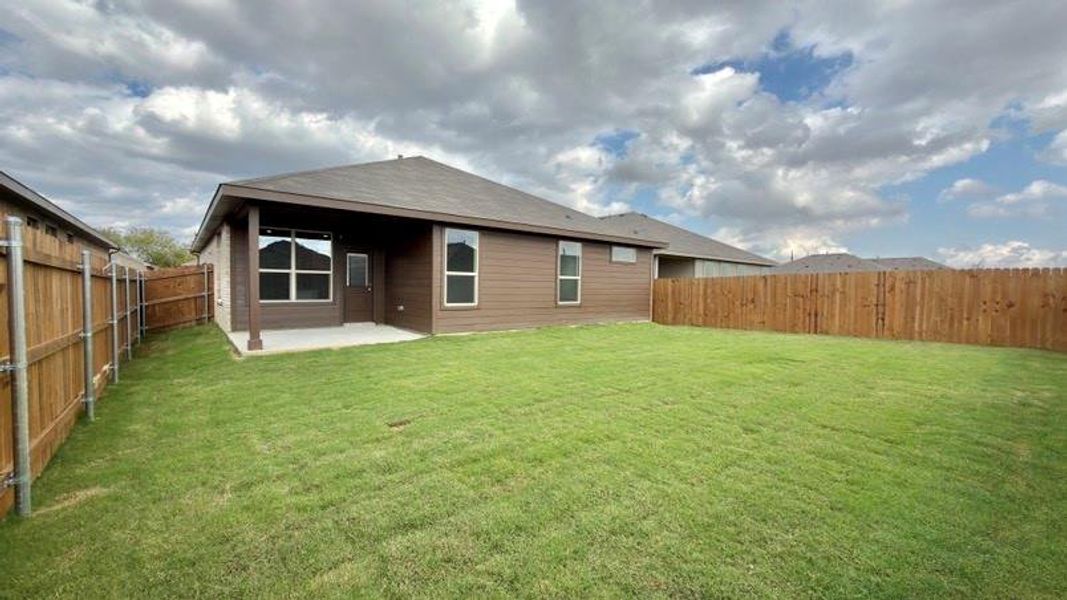 Exterior details and patio area of a home in Terra Trace, Fort Worth (Image 2).