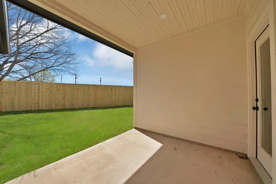 Exterior details and patio area of a home in , The Colony (Image 3).