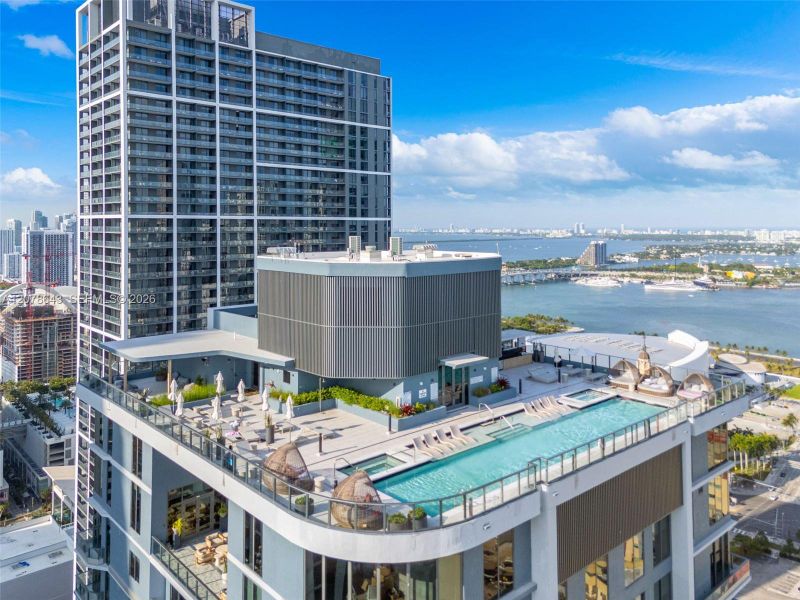 Condo located in Miami, FL showcasing its design and architecture (Image 32).