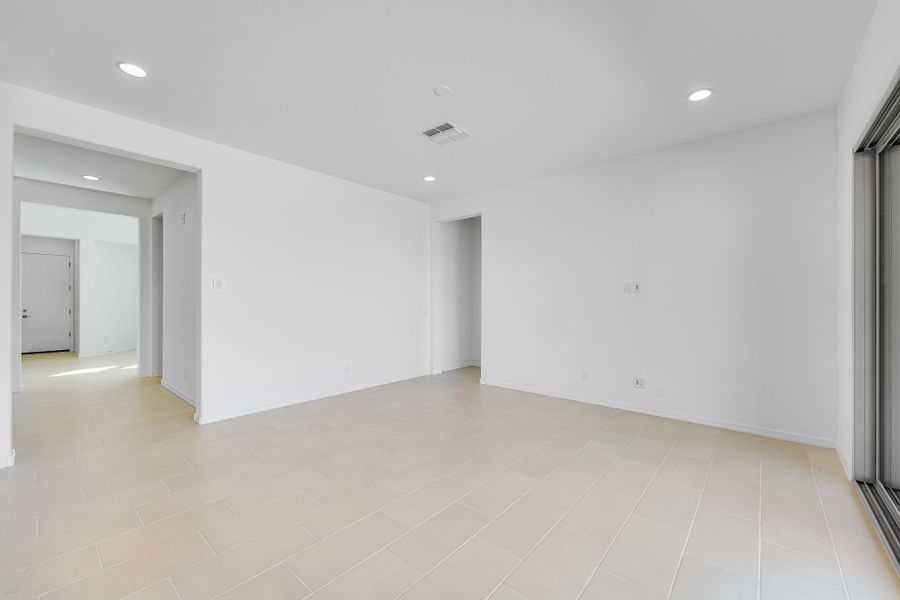 Spacious, unfurnished interior of a new home in Combs Ranch, San Tan Valley (Image 13).