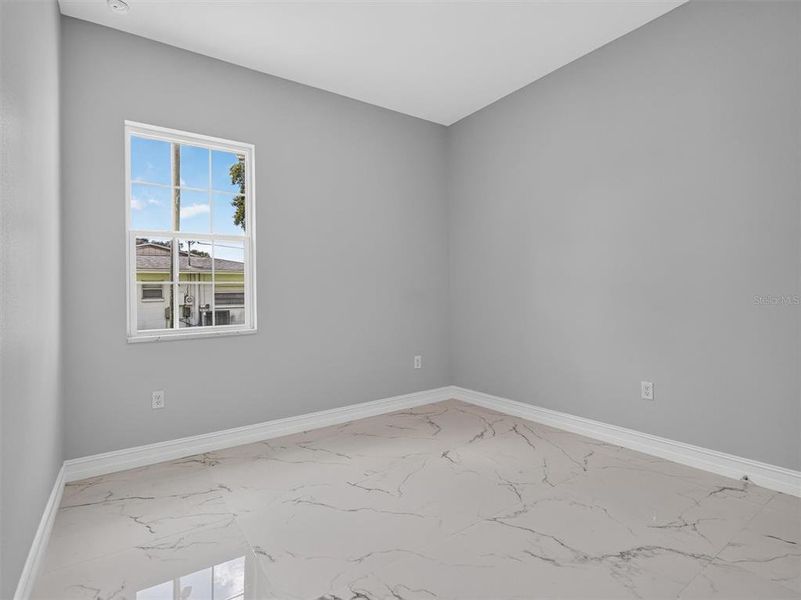 Spacious, unfurnished interior of a new home in , Plant City (Image 26).