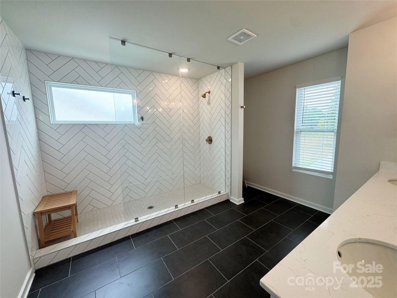 Spacious, unfurnished interior of a new home in Enclave at Caldwell, Charlotte (Image 18).