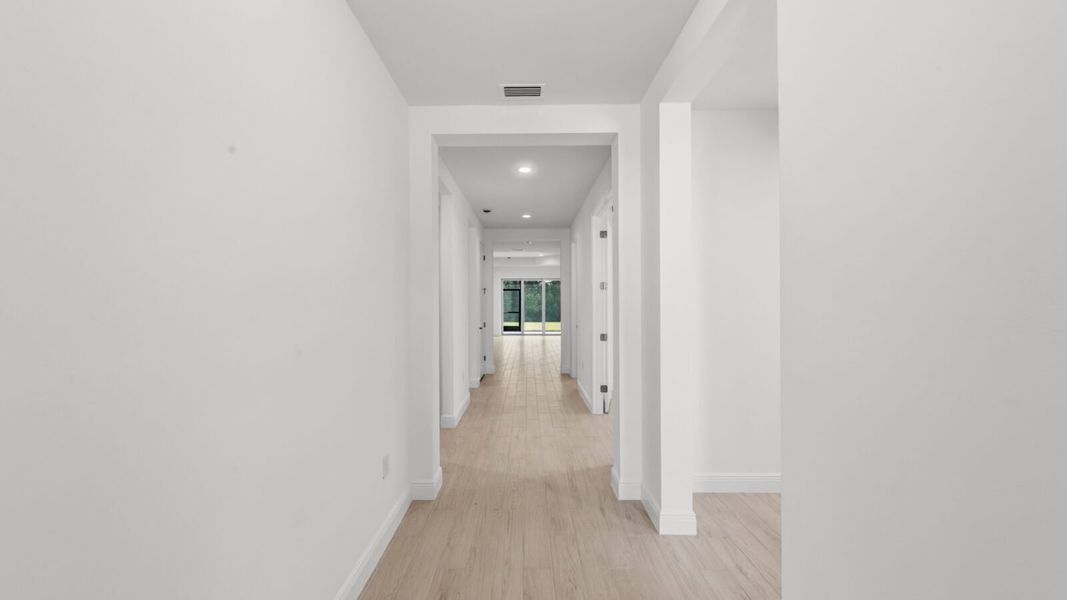 Spacious, unfurnished interior of a new home in Verandah, Fort Myers (Image 14).