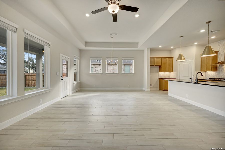 Spacious, unfurnished interior of a new home in Davis Ranch 60', San Antonio (Image 40). Spacious, unfurnished interior of a new home in Davis Ranch 60', San Antonio (Image 40).