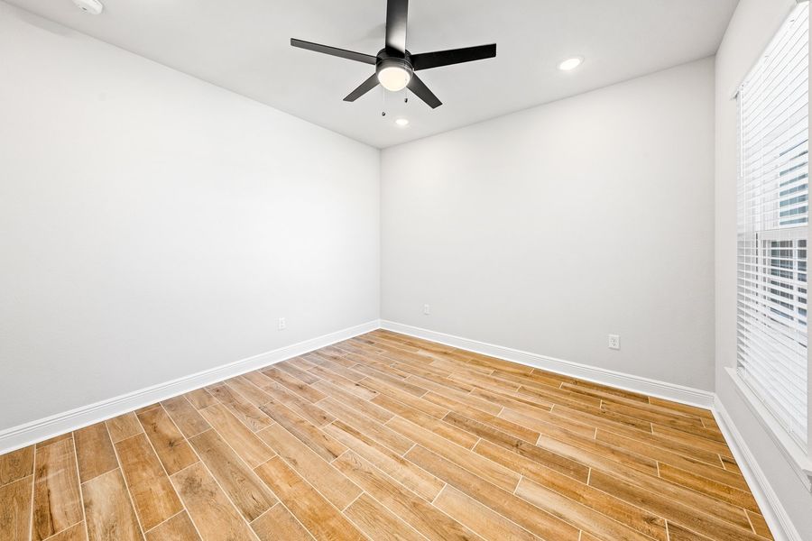 Spacious, unfurnished interior of a new home in Natureview, Freeport (Image 14).