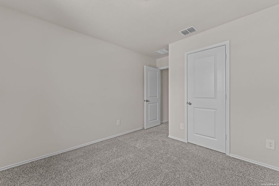 Spacious, unfurnished interior of a new home in Spring Valley, New Braunfels (Image 18).
