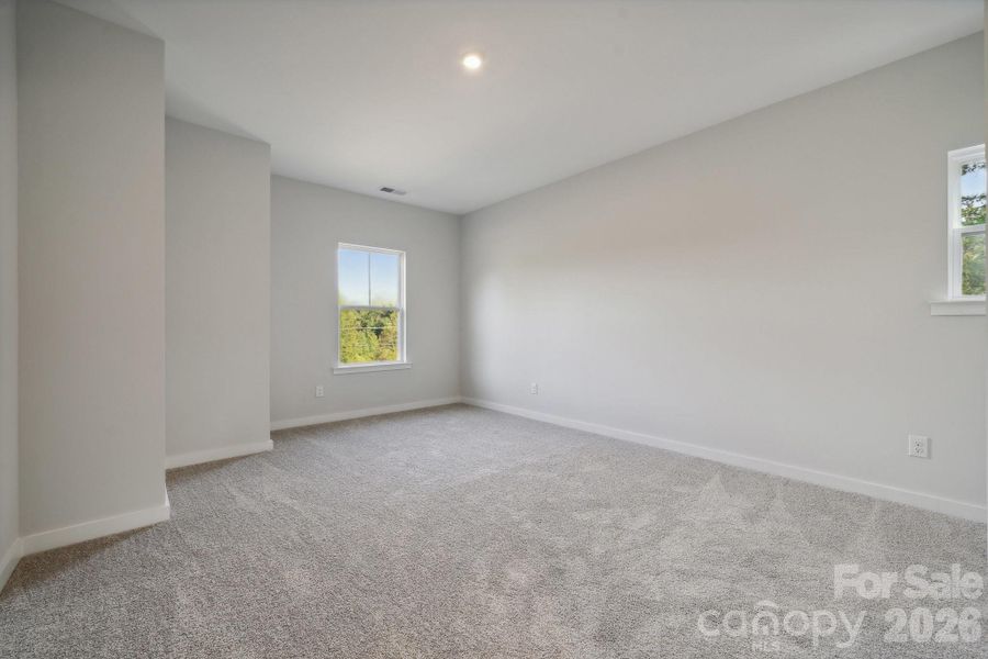 Spacious, unfurnished interior of a new home in Stonemill, Monroe (Image 13).