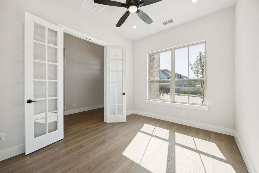 Spacious, unfurnished interior of a new home in Painted Tree Lakeside, McKinney (Image 26).