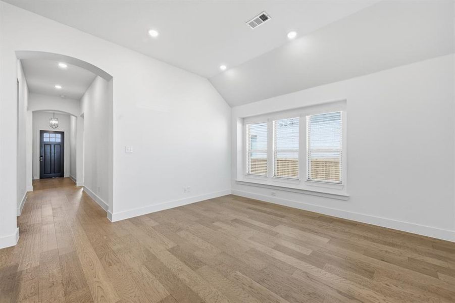 Spacious, unfurnished interior of a new home in Sandbrock Ranch, Aubrey (Image 20).