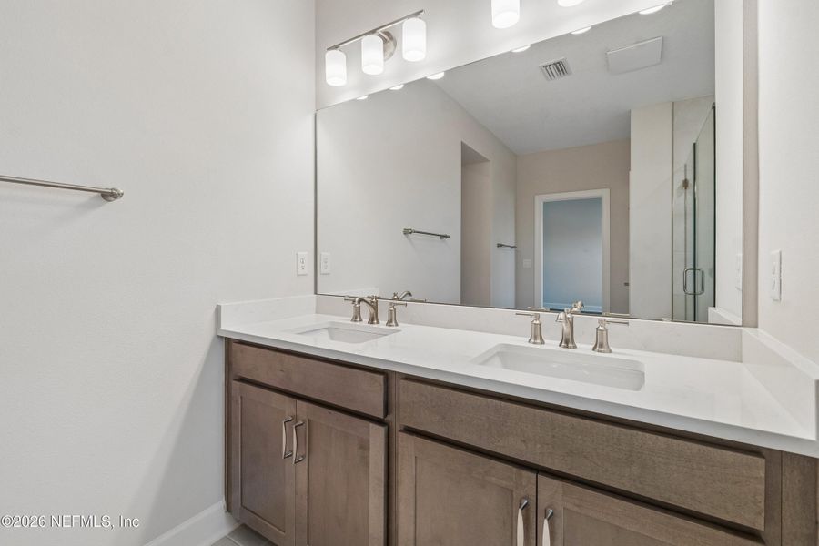 Image 27 of a home in Granville at eTown 38'.