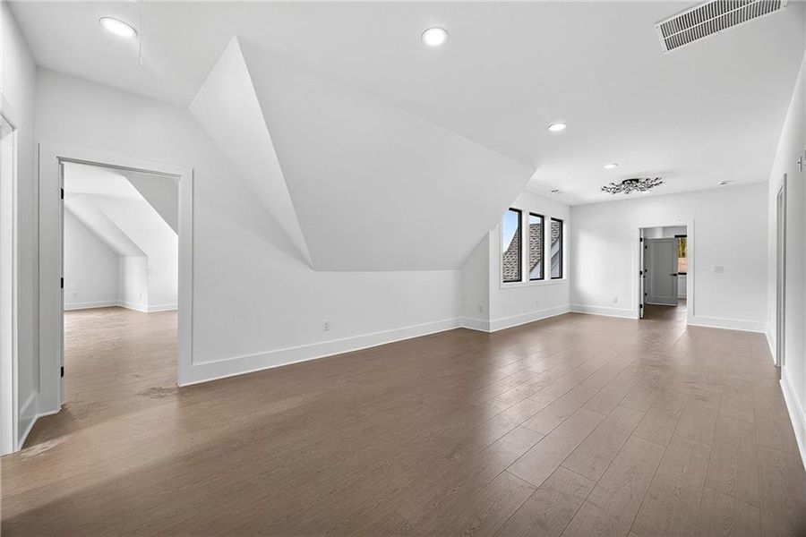 Spacious, unfurnished interior of a new home in , Auburn (Image 34).