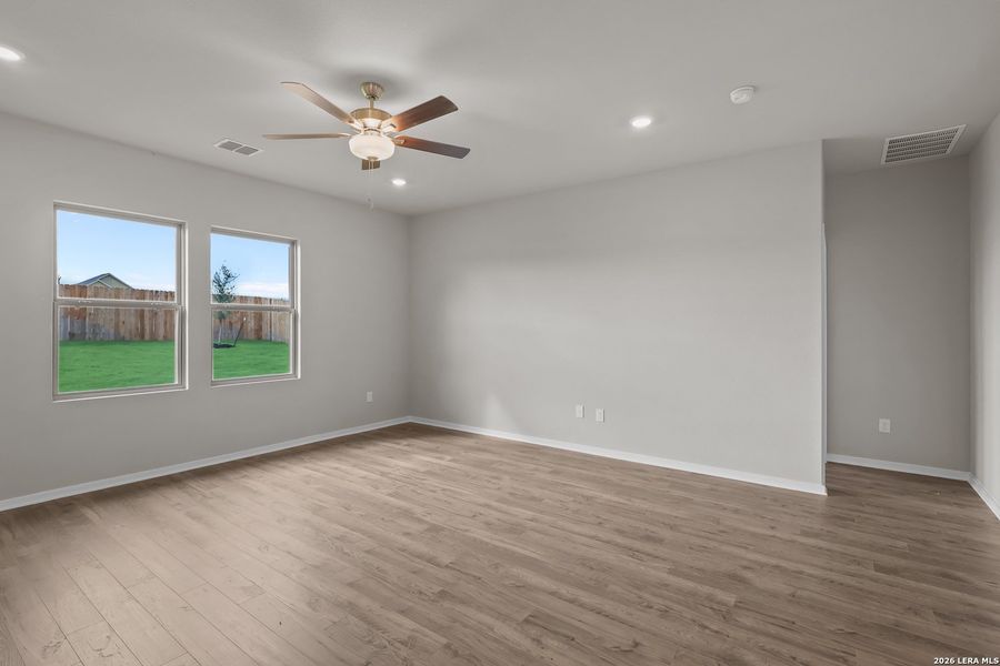 Spacious, unfurnished interior of a new home in Garden Grove, San Antonio (Image 35).