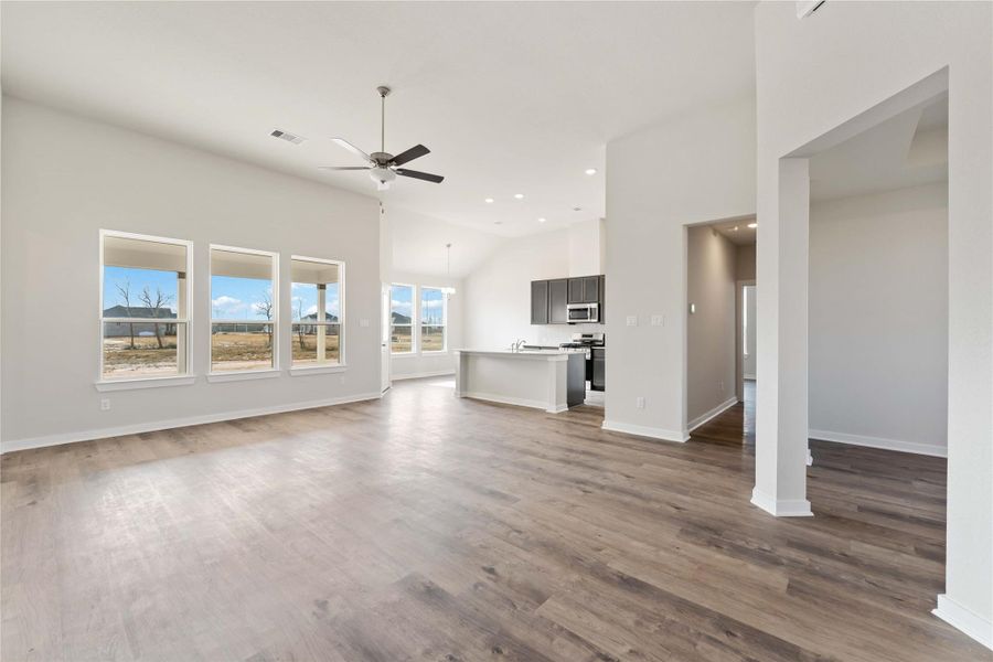 Spacious, unfurnished interior of a new home in Southfork Ranch, Sealy (Image 30).