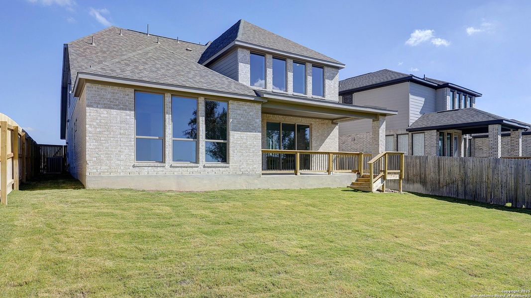 Exterior details and patio area of a home in Ladera 50', San Antonio (Image 4).